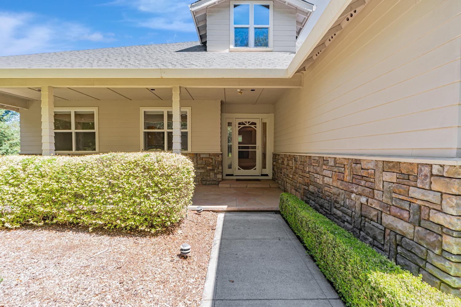 Detail Gallery Image 2 of 56 For 7842 Joyce Dr, Sebastopol,  CA 95472 - 4 Beds | 2/1 Baths