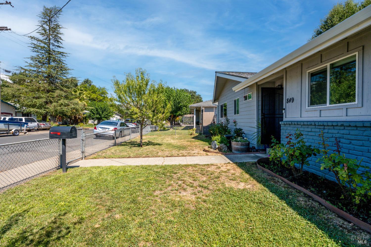 Detail Gallery Image 21 of 28 For 849 Yosemite Dr, Ukiah,  CA 95482 - 3 Beds | 2 Baths