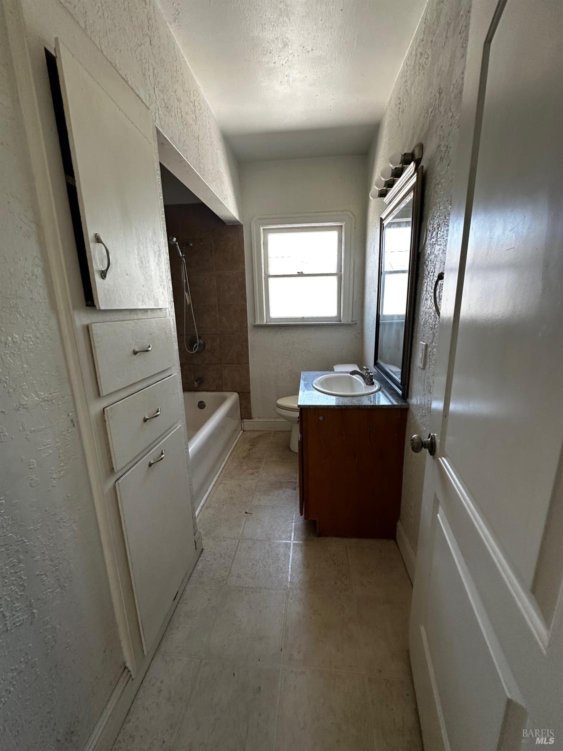 Detail Gallery Image 9 of 29 For 2015 Tennessee St, Vallejo,  CA 94590 - 4 Beds | 2 Baths