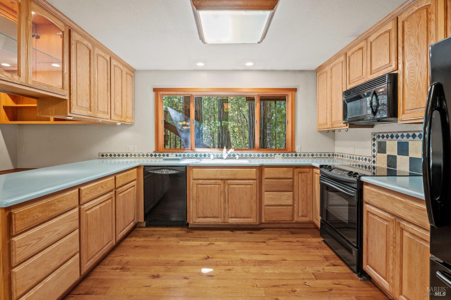 Detail Gallery Image 12 of 29 For 2030 Buckeye Dr, Willits,  CA 95490 - 3 Beds | 2 Baths