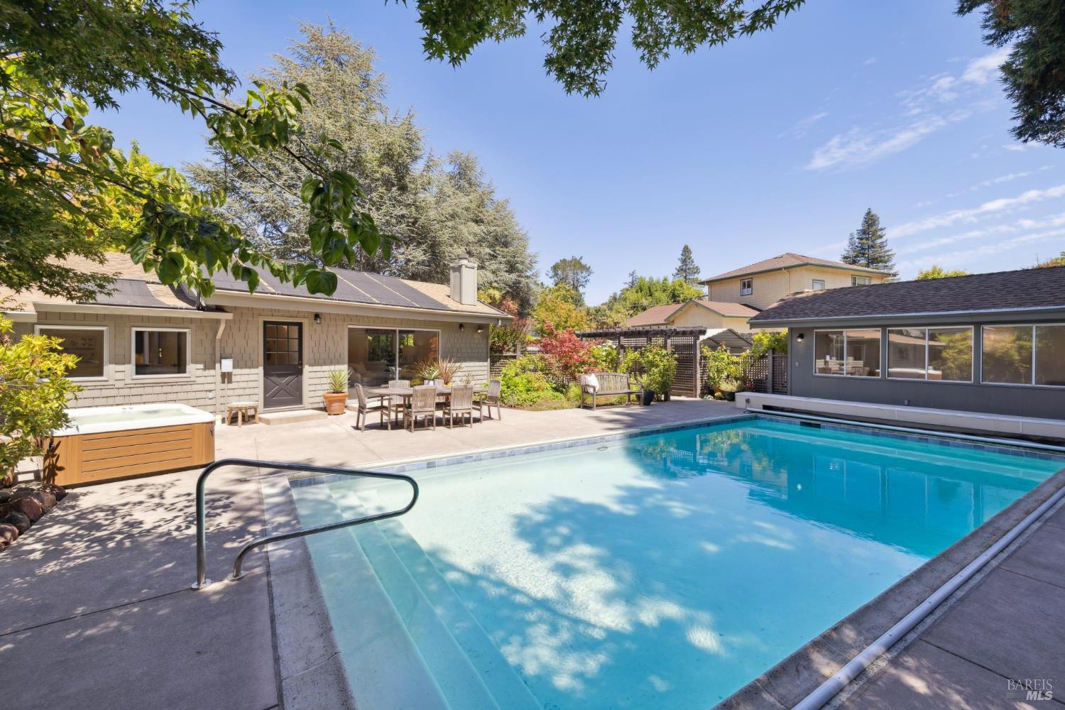 Detail Gallery Image 3 of 53 For 97 Florence Ave, San Anselmo,  CA 94960 - 2 Beds | 1/1 Baths