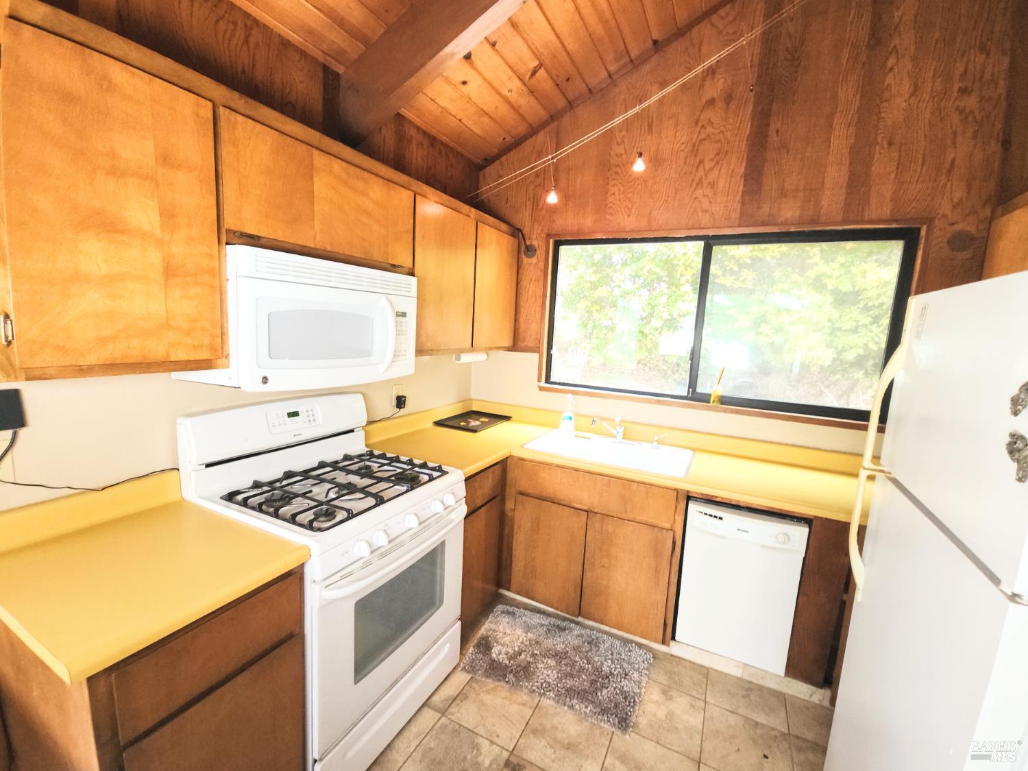 Detail Gallery Image 9 of 53 For 15551 Forest View Rd, Manchester,  CA 95459 - 2 Beds | 2 Baths