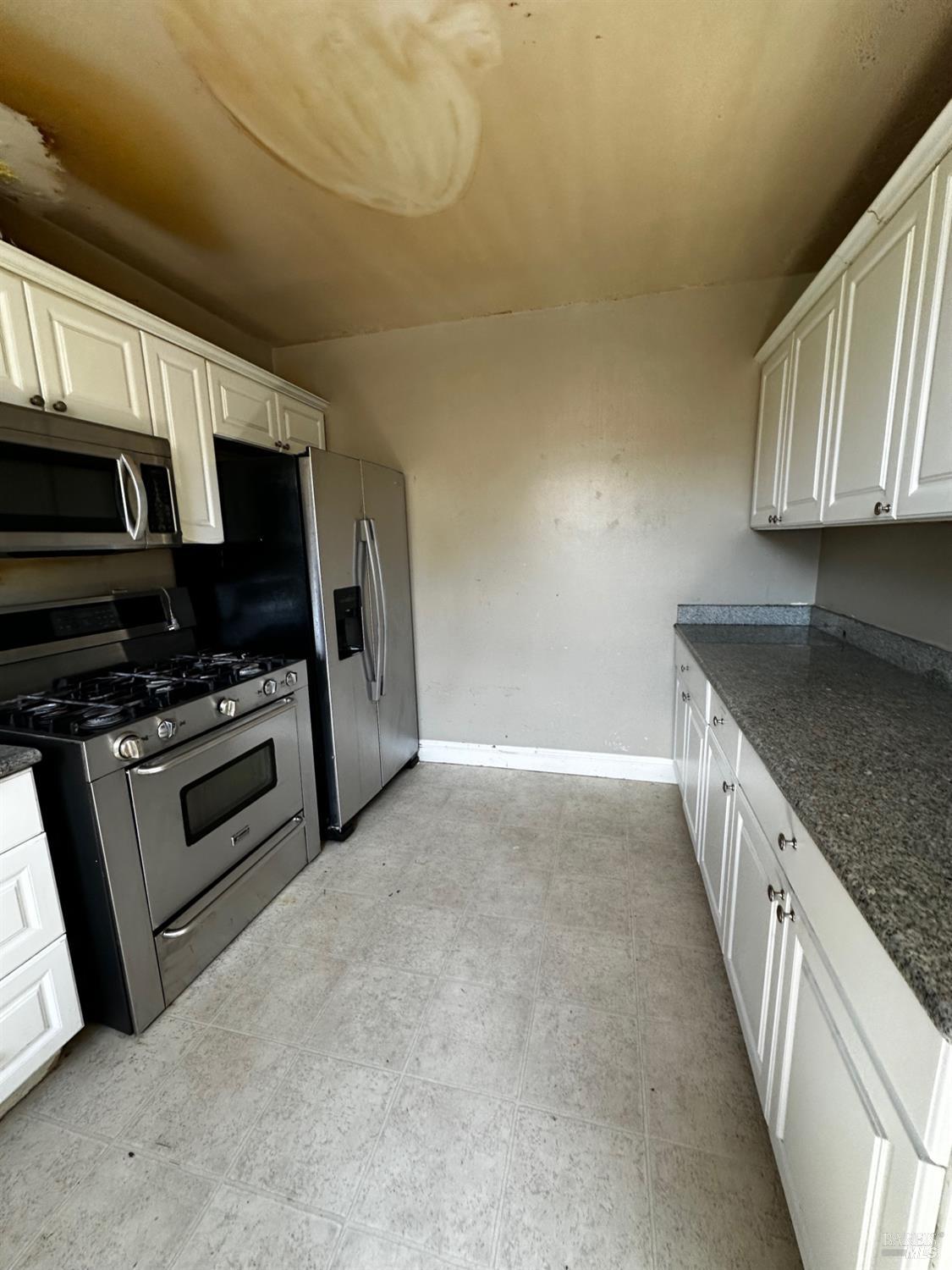 Detail Gallery Image 15 of 29 For 2015 Tennessee St, Vallejo,  CA 94590 - 4 Beds | 2 Baths