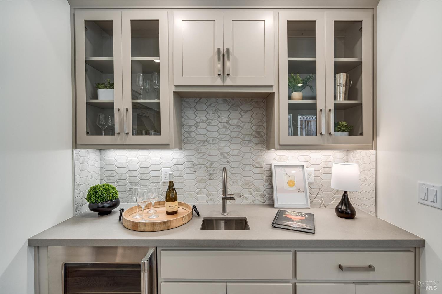 Detail Gallery Image 15 of 39 For 107 Grace Ln, Napa,  CA 94559 - 4 Beds | 3/1 Baths