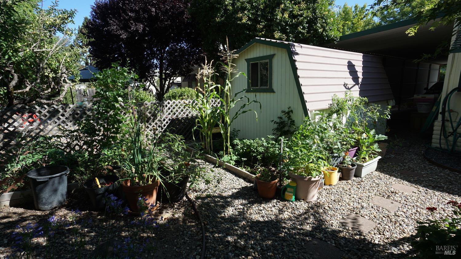 Detail Gallery Image 9 of 36 For 8009 Cliffrose St, Windsor,  CA 95492 - 2 Beds | 2 Baths