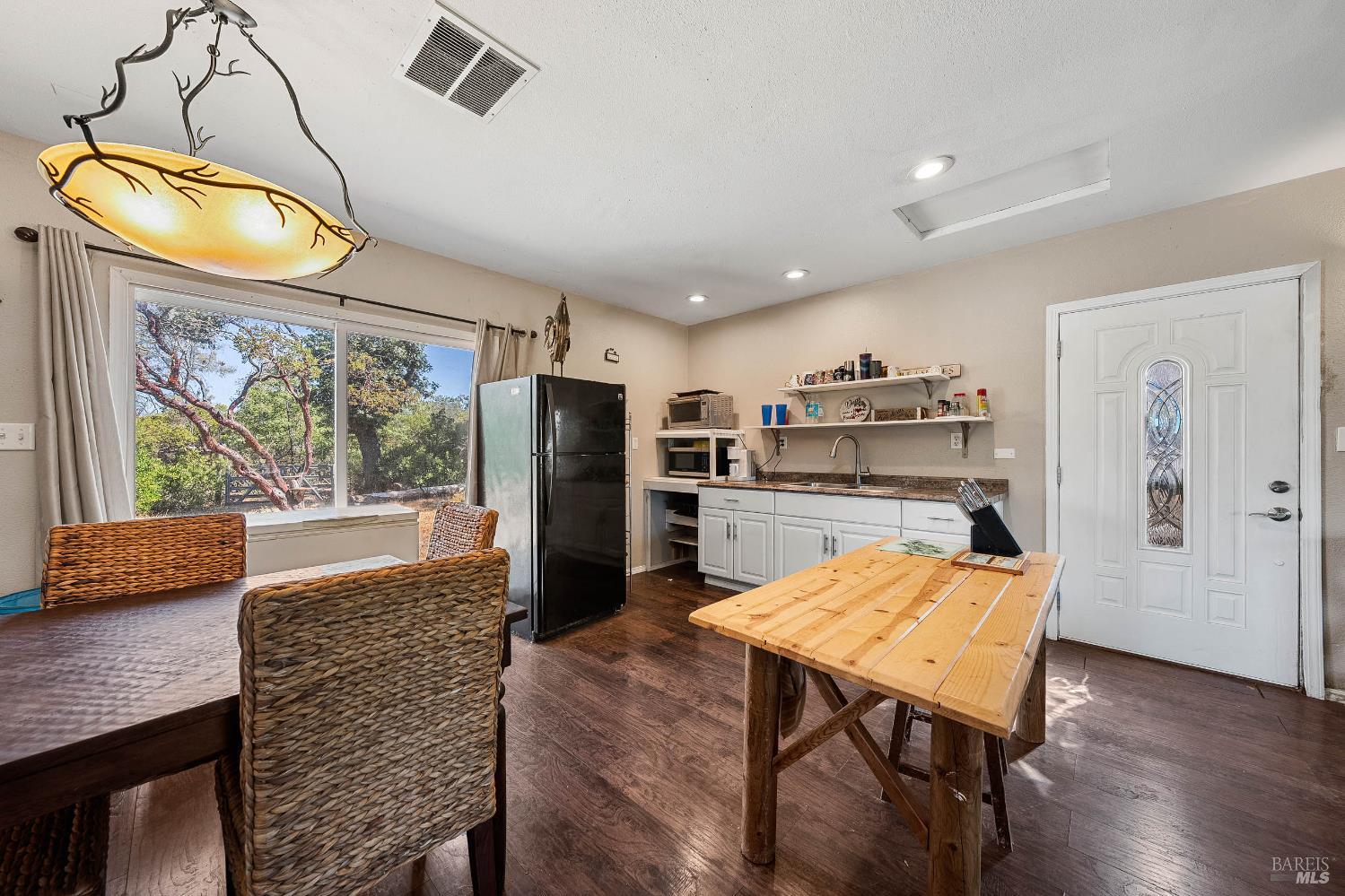Detail Gallery Image 19 of 68 For 15000 Gray Pine Rd, Lower Lake,  CA 95457 - 1 Beds | 1 Baths