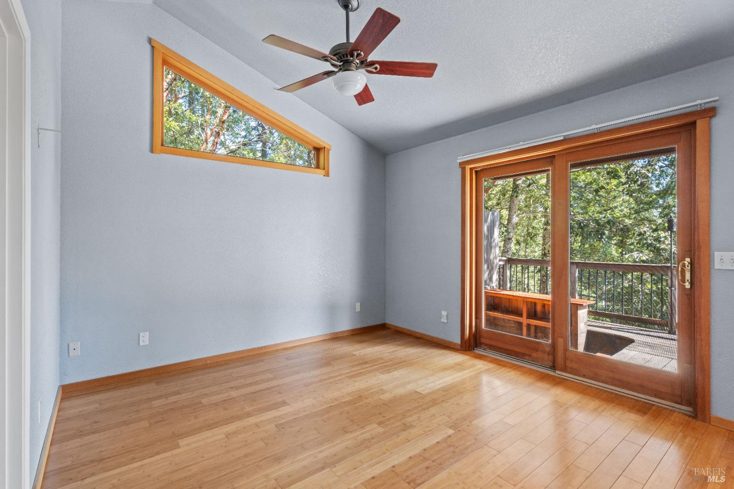 Detail Gallery Image 6 of 29 For 2030 Buckeye Dr, Willits,  CA 95490 - 3 Beds | 2 Baths