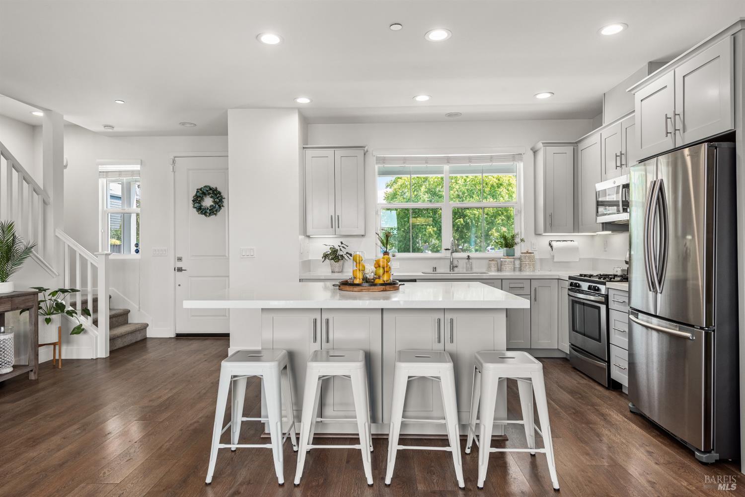 Detail Gallery Image 2 of 34 For 2976 Bay Village Ave, Santa Rosa,  CA 95403 - 3 Beds | 2/1 Baths