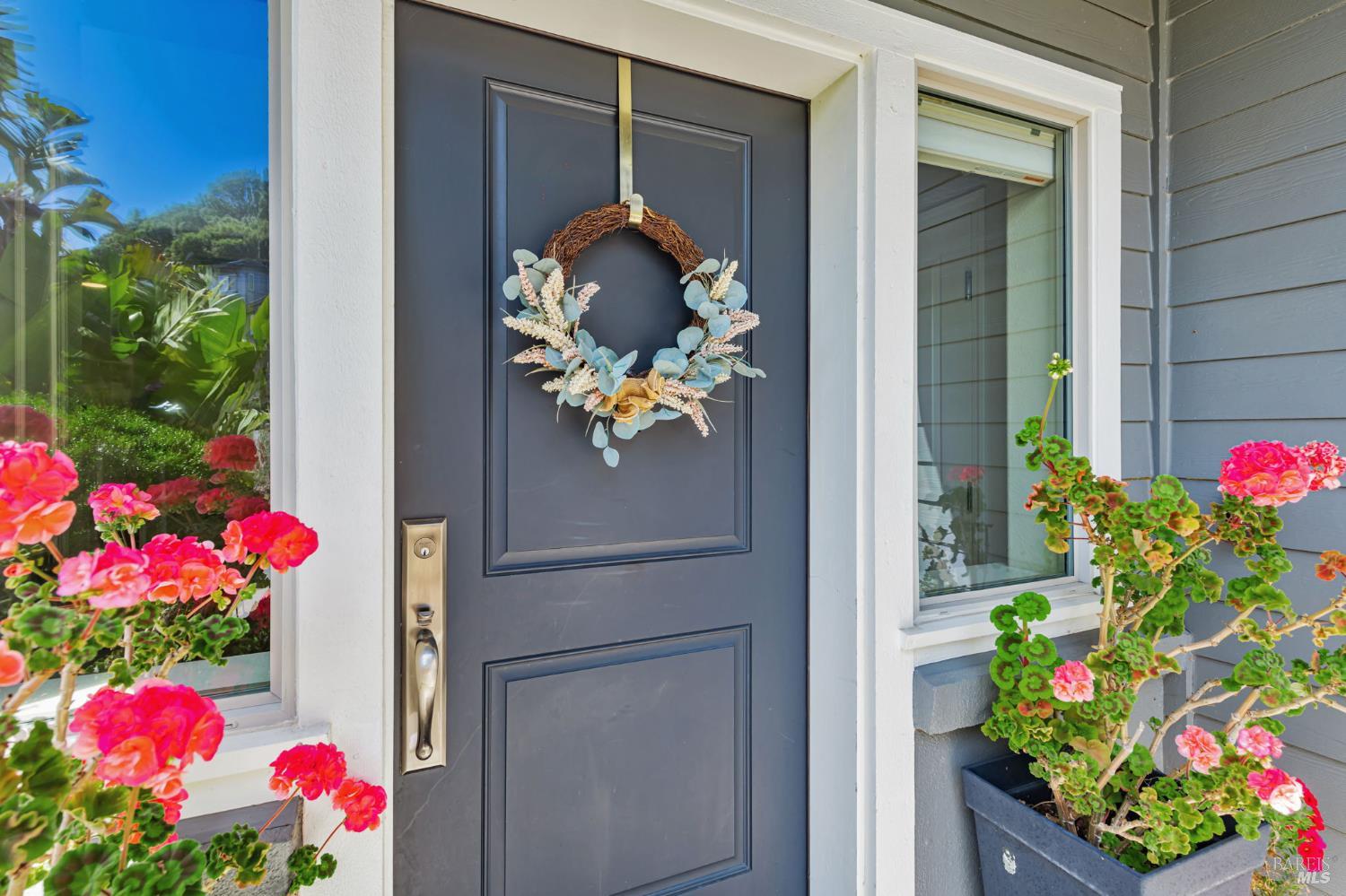 Detail Gallery Image 4 of 49 For 11 Edgehill Way, San Rafael,  CA 94903 - 4 Beds | 3/1 Baths