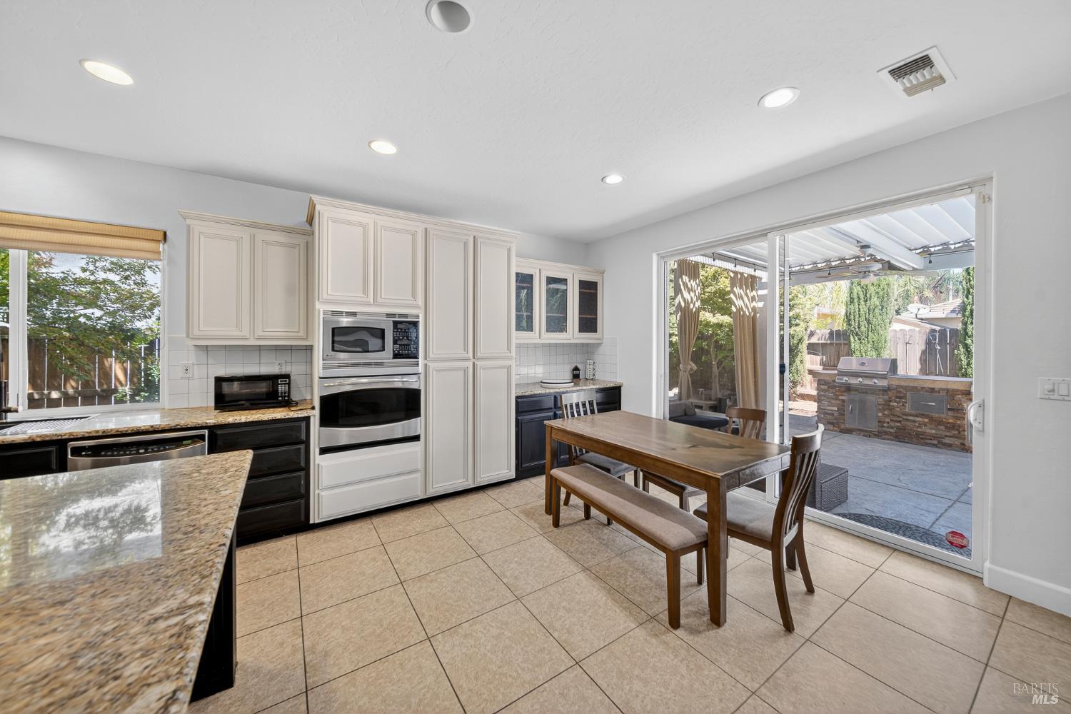 Detail Gallery Image 18 of 73 For 3034 W Clinton Ct, Visalia,  CA 93291 - 5 Beds | 3 Baths