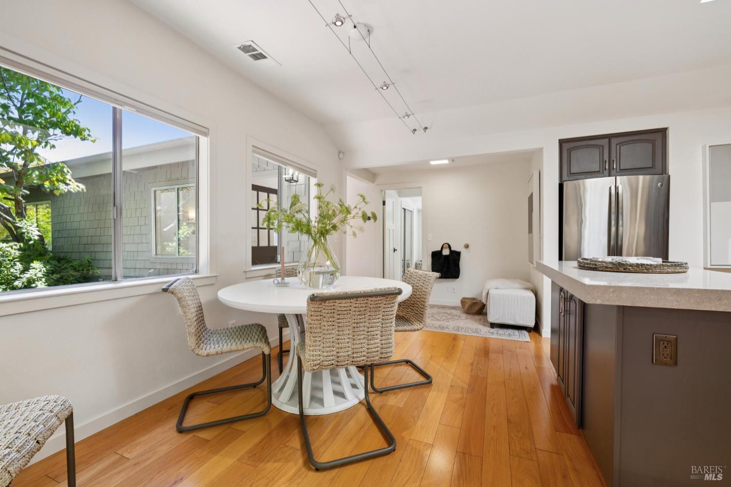 Detail Gallery Image 21 of 53 For 97 Florence Ave, San Anselmo,  CA 94960 - 2 Beds | 1/1 Baths