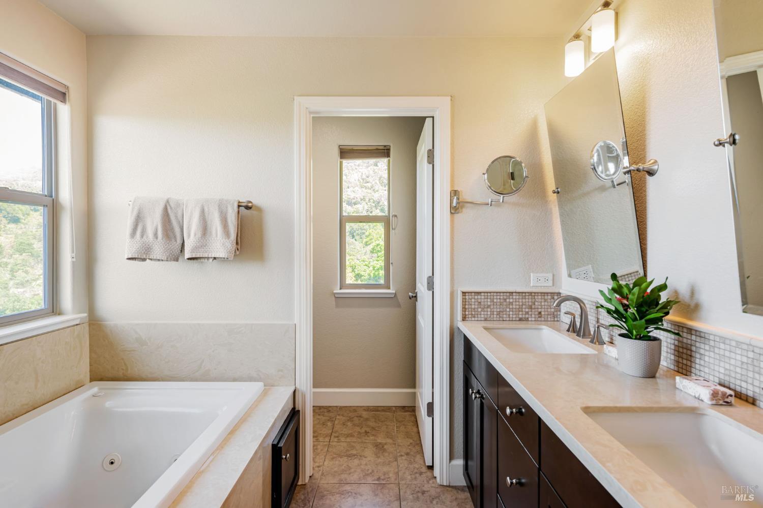 Detail Gallery Image 25 of 49 For 11 Edgehill Way, San Rafael,  CA 94903 - 4 Beds | 3/1 Baths