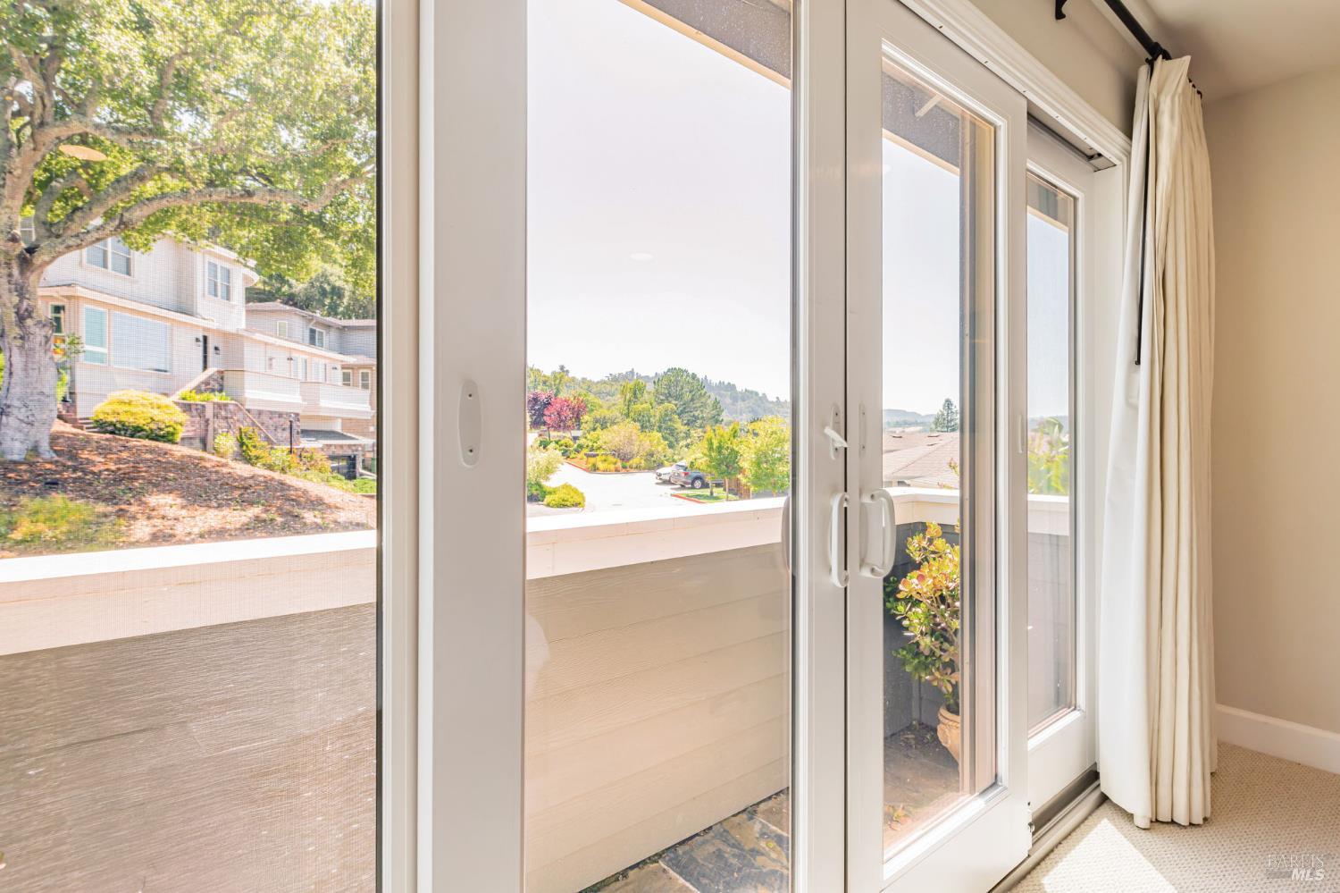 Detail Gallery Image 24 of 49 For 11 Edgehill Way, San Rafael,  CA 94903 - 4 Beds | 3/1 Baths