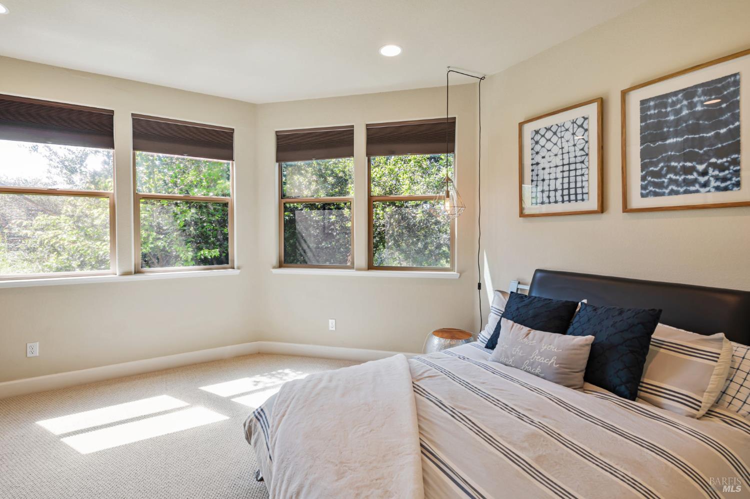 Detail Gallery Image 32 of 49 For 11 Edgehill Way, San Rafael,  CA 94903 - 4 Beds | 3/1 Baths