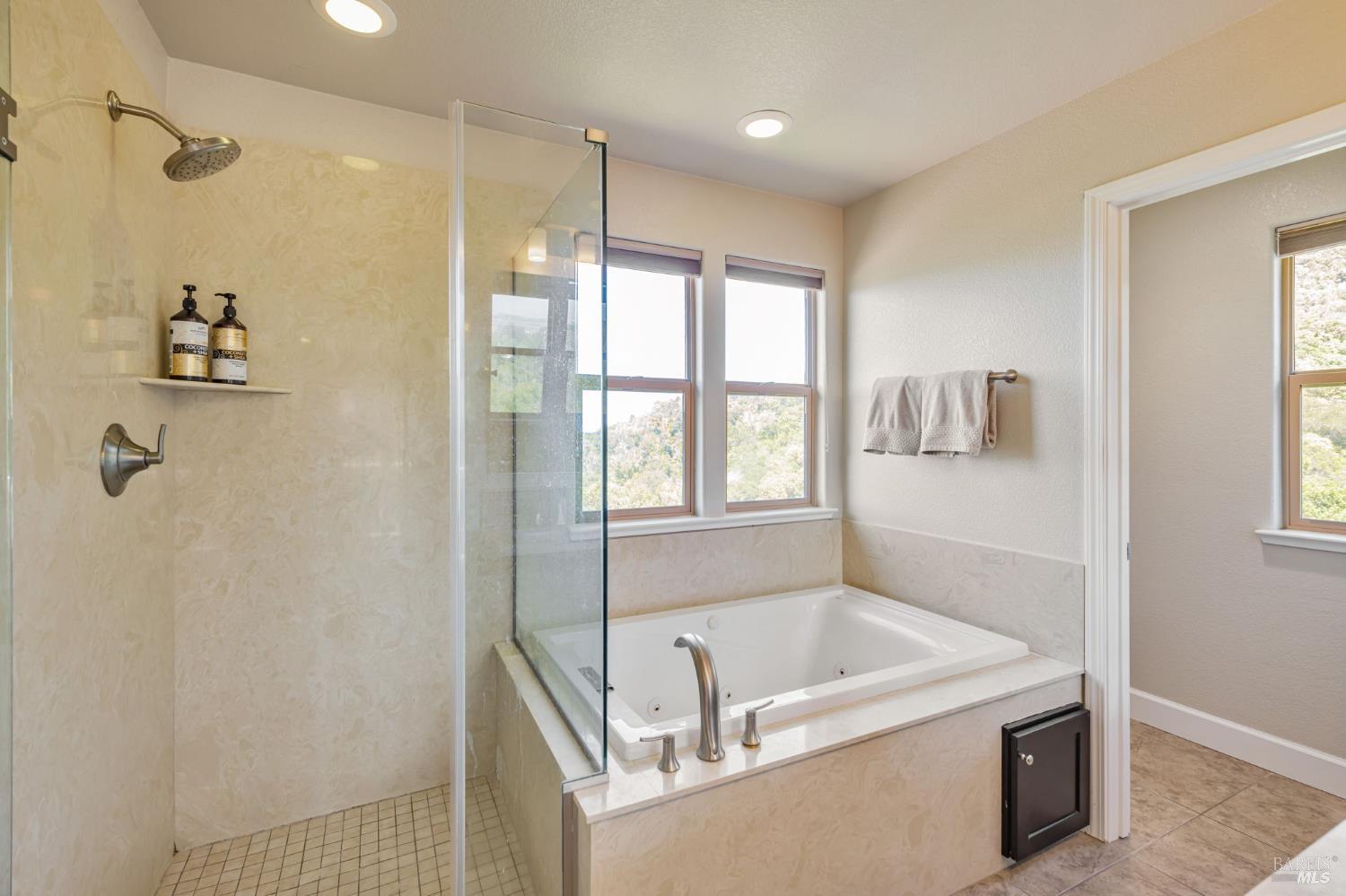 Detail Gallery Image 26 of 49 For 11 Edgehill Way, San Rafael,  CA 94903 - 4 Beds | 3/1 Baths