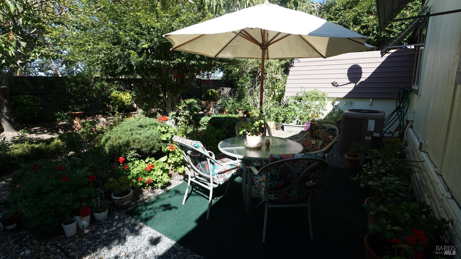 Detail Gallery Image 7 of 36 For 8009 Cliffrose St, Windsor,  CA 95492 - 2 Beds | 2 Baths