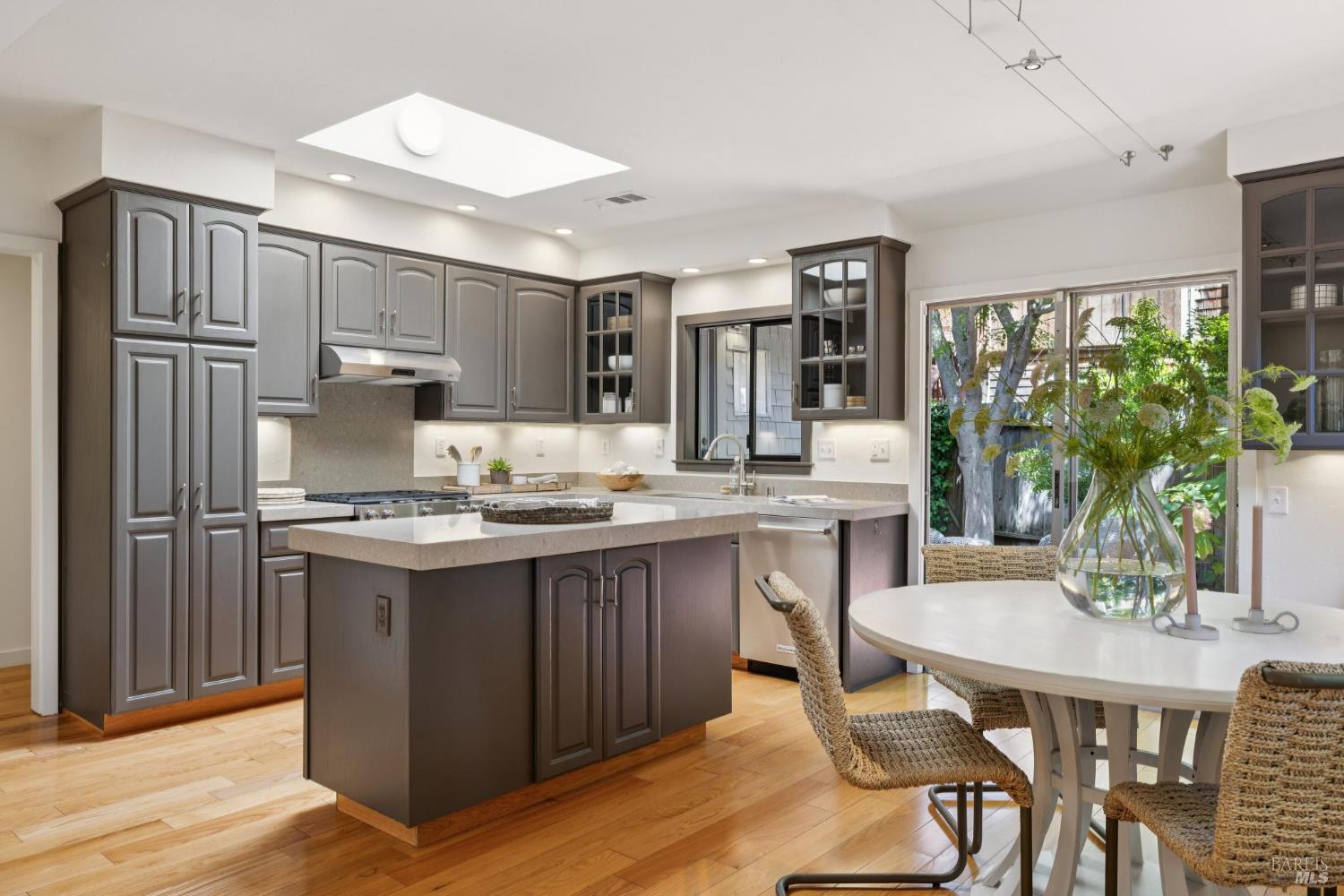 Detail Gallery Image 17 of 53 For 97 Florence Ave, San Anselmo,  CA 94960 - 2 Beds | 1/1 Baths