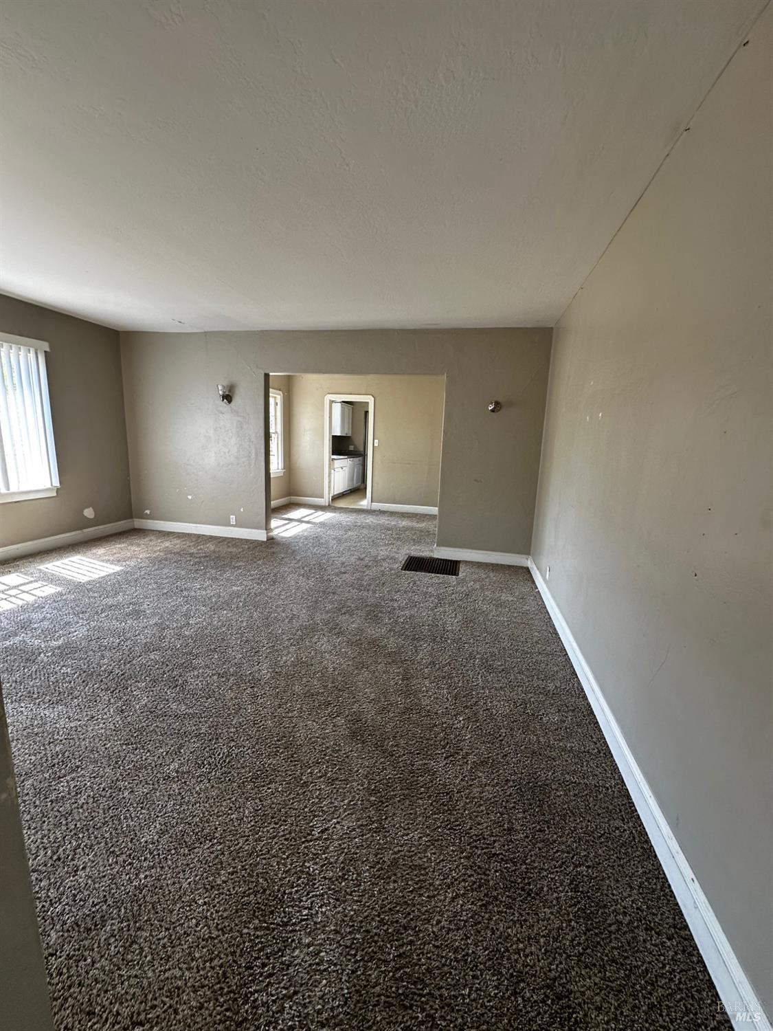 Detail Gallery Image 2 of 29 For 2015 Tennessee St, Vallejo,  CA 94590 - 4 Beds | 2 Baths