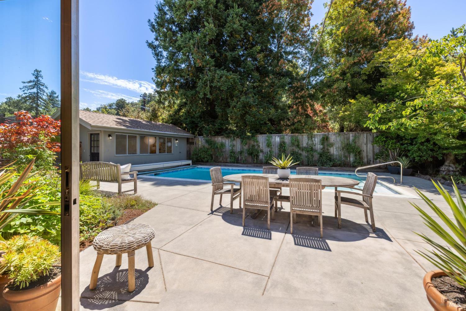Detail Gallery Image 11 of 53 For 97 Florence Ave, San Anselmo,  CA 94960 - 2 Beds | 1/1 Baths