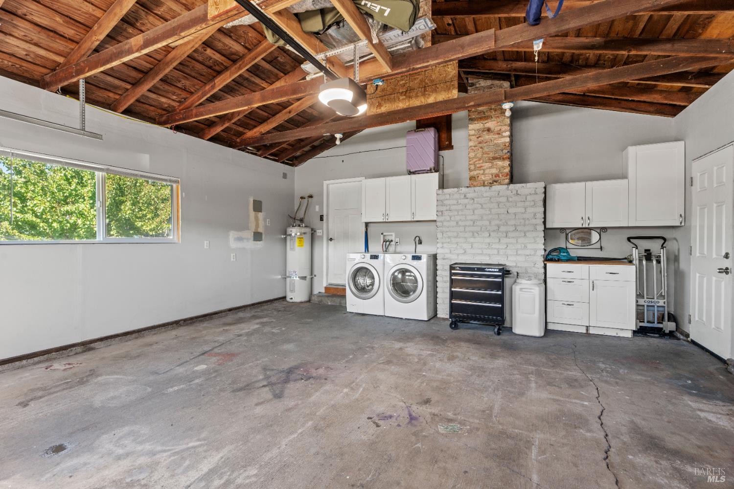 Detail Gallery Image 15 of 28 For 849 Yosemite Dr, Ukiah,  CA 95482 - 3 Beds | 2 Baths