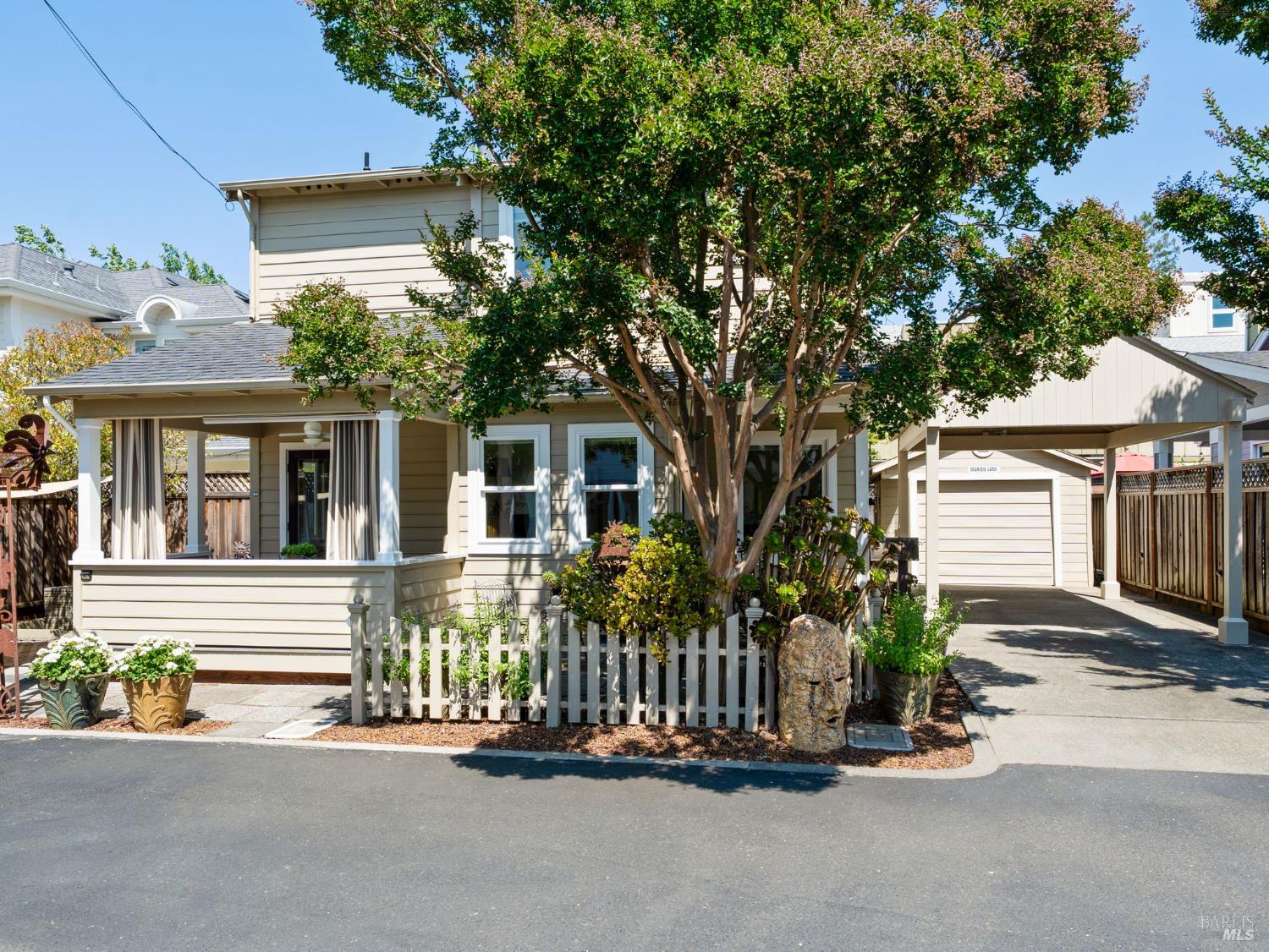 Detail Gallery Image 2 of 41 For 108 Marion Ln, Healdsburg,  CA 95448 - 2 Beds | 2 Baths