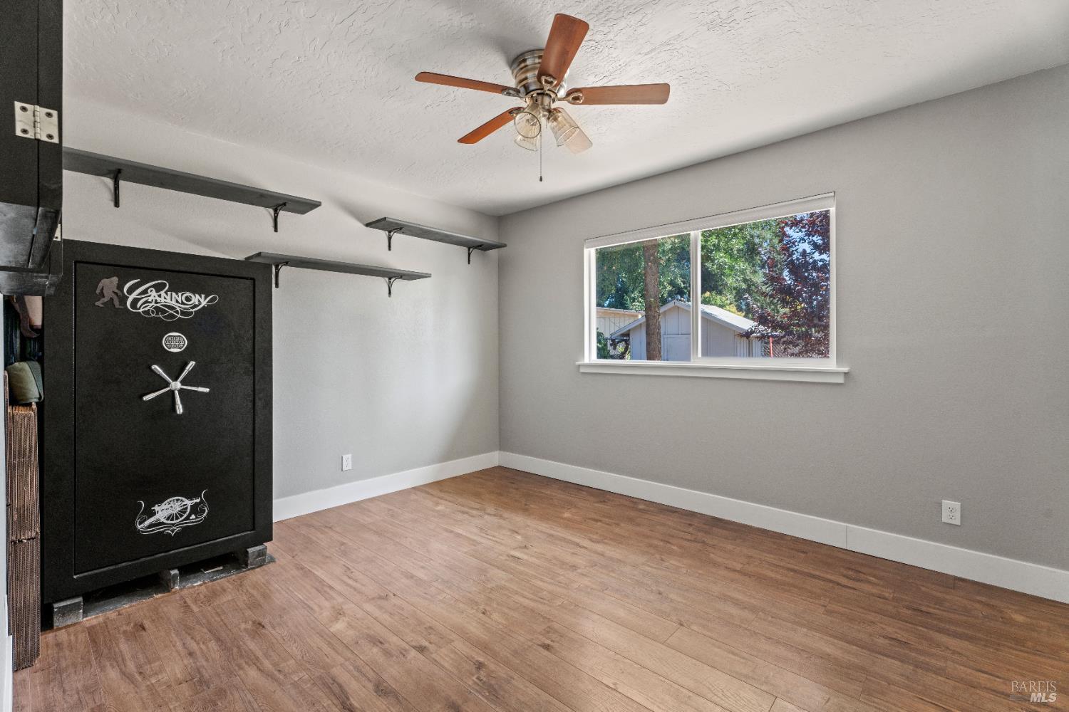 Detail Gallery Image 9 of 28 For 849 Yosemite Dr, Ukiah,  CA 95482 - 3 Beds | 2 Baths