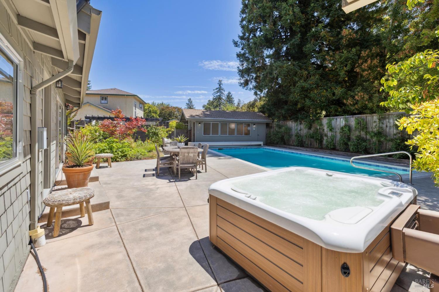 Detail Gallery Image 32 of 53 For 97 Florence Ave, San Anselmo,  CA 94960 - 2 Beds | 1/1 Baths