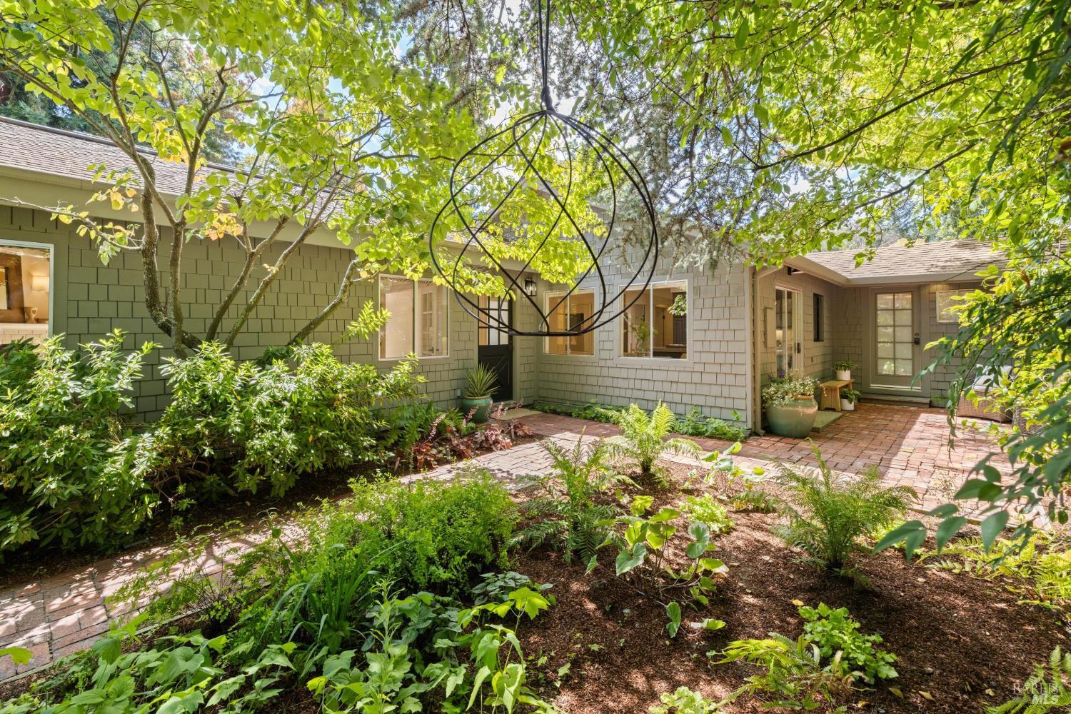 Detail Gallery Image 4 of 53 For 97 Florence Ave, San Anselmo,  CA 94960 - 2 Beds | 1/1 Baths