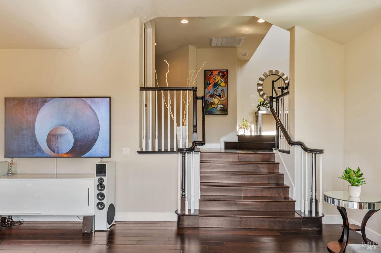 Detail Gallery Image 19 of 49 For 11 Edgehill Way, San Rafael,  CA 94903 - 4 Beds | 3/1 Baths