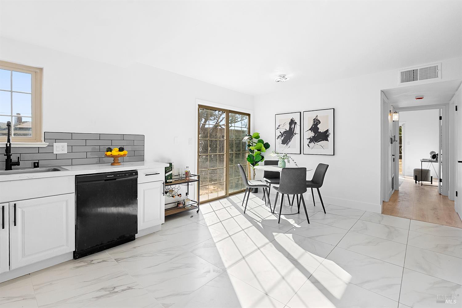 Detail Gallery Image 5 of 22 For 2213 Santa Fe Ct, Fairfield,  CA 94533 - 4 Beds | 2 Baths