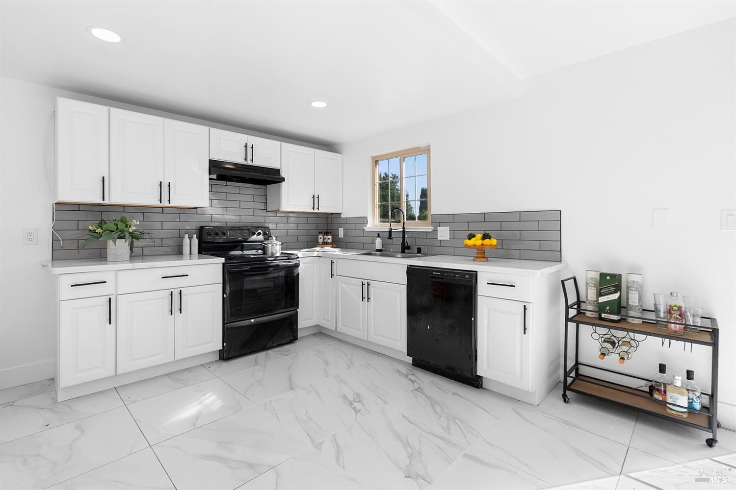 Detail Gallery Image 6 of 22 For 2213 Santa Fe Ct, Fairfield,  CA 94533 - 4 Beds | 2 Baths
