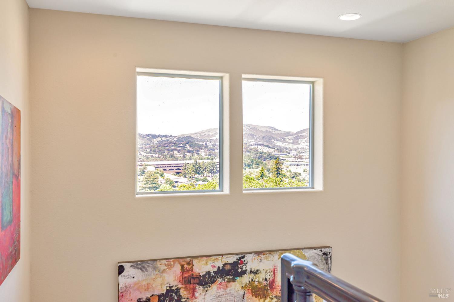 Detail Gallery Image 21 of 49 For 11 Edgehill Way, San Rafael,  CA 94903 - 4 Beds | 3/1 Baths