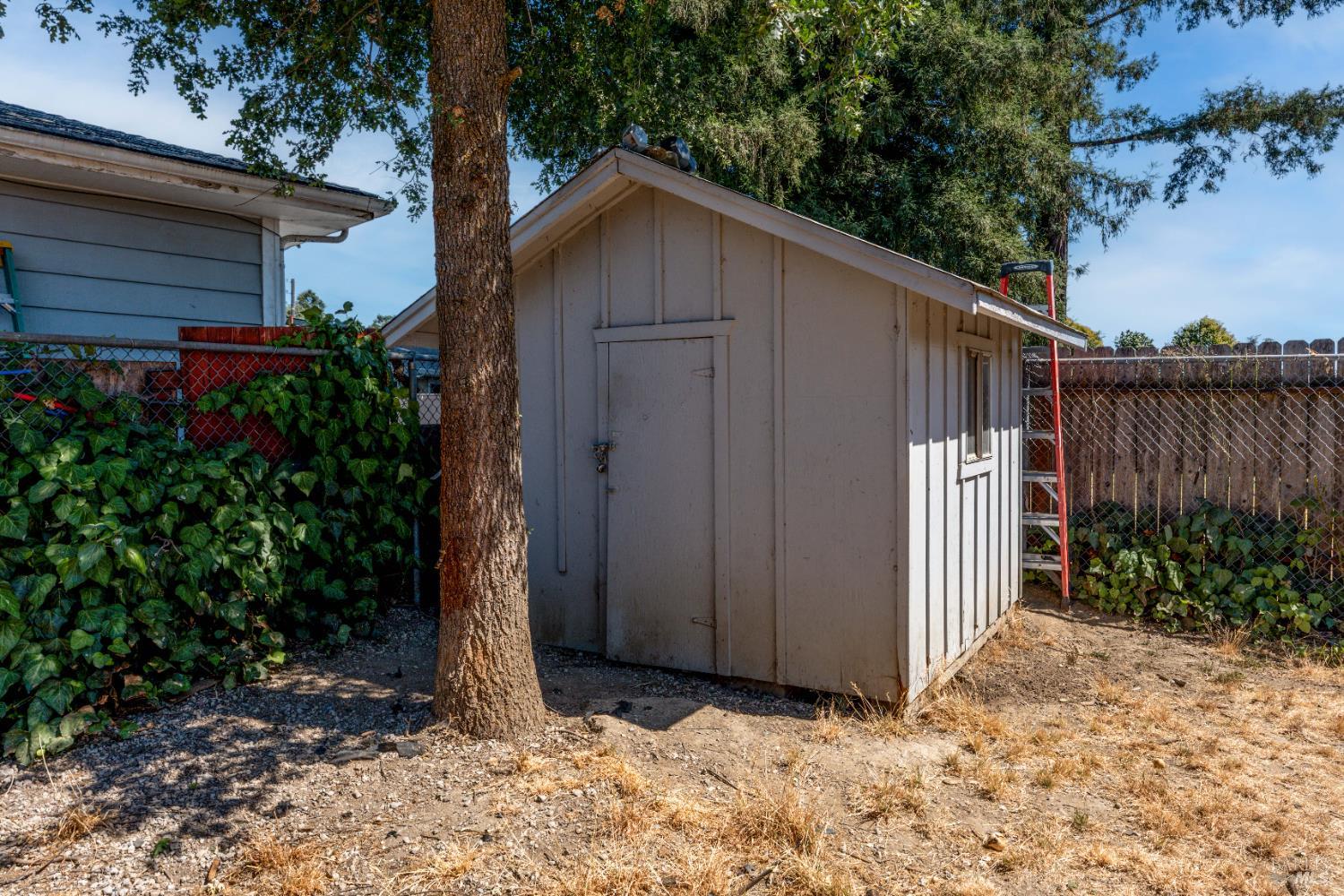 Detail Gallery Image 17 of 28 For 849 Yosemite Dr, Ukiah,  CA 95482 - 3 Beds | 2 Baths