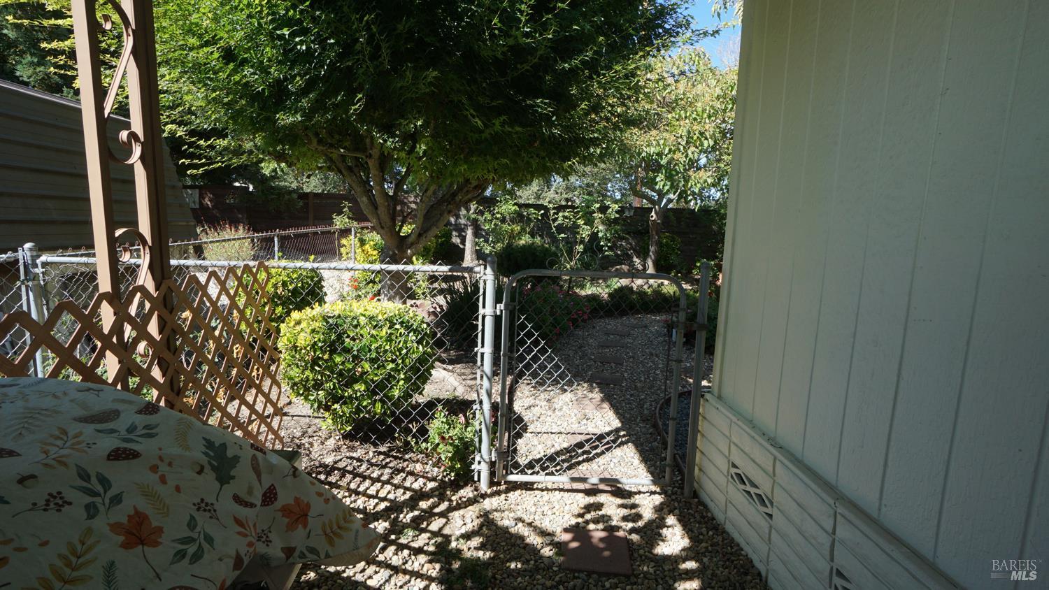 Detail Gallery Image 5 of 36 For 8009 Cliffrose St, Windsor,  CA 95492 - 2 Beds | 2 Baths