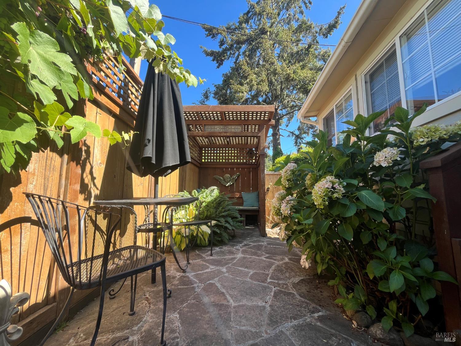 Detail Gallery Image 3 of 17 For 22900 Sylvan Way 6, Monte Rio,  CA 95462 - 1 Beds | 1 Baths