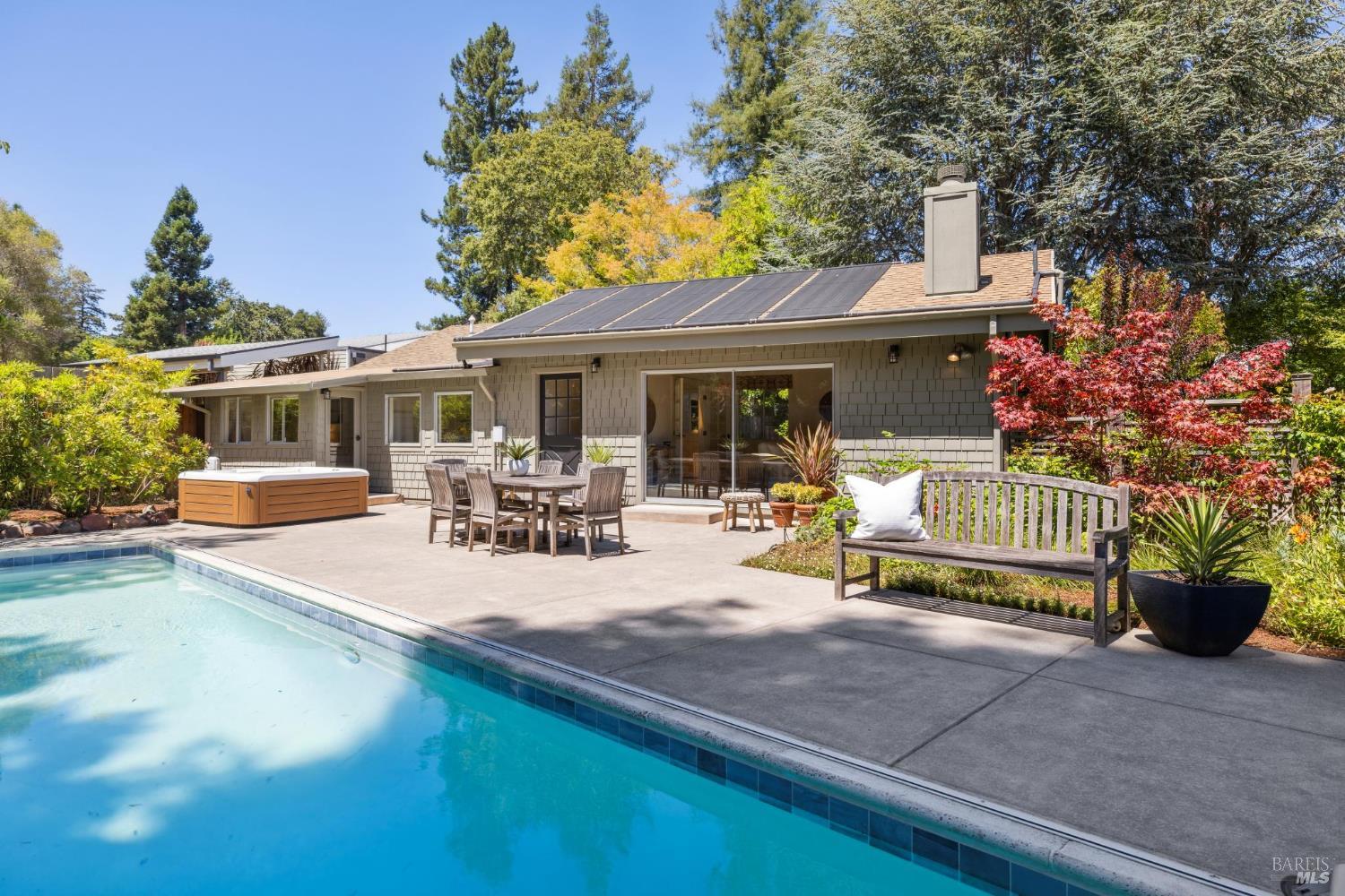 Detail Gallery Image 13 of 53 For 97 Florence Ave, San Anselmo,  CA 94960 - 2 Beds | 1/1 Baths