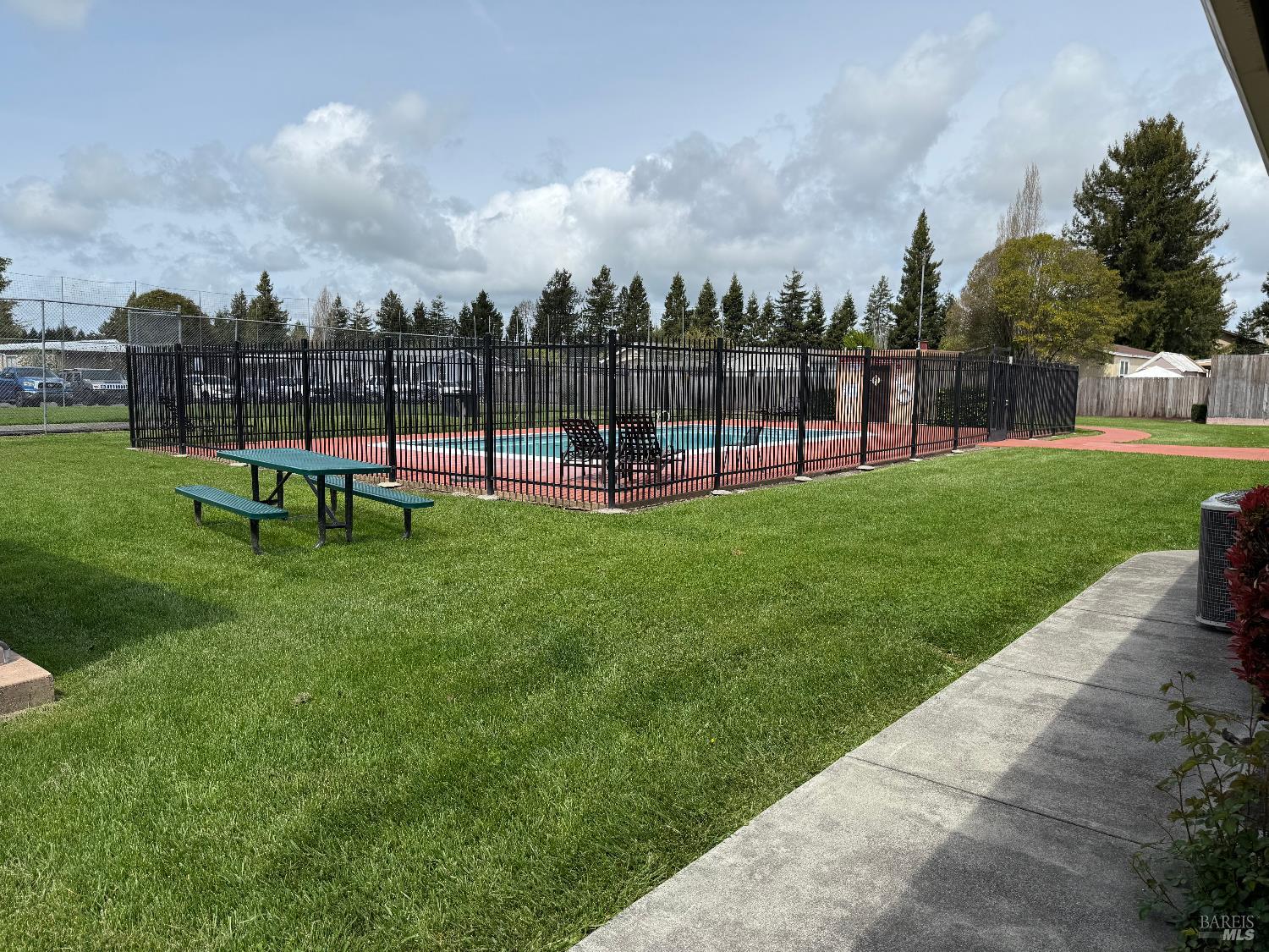 Detail Gallery Image 49 of 50 For 121 Pamplona Ct, Rohnert Park,  CA 94928 - 3 Beds | 2 Baths