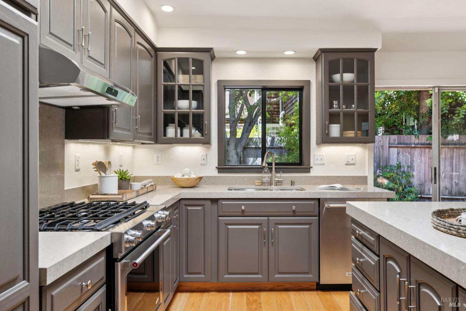 Detail Gallery Image 19 of 53 For 97 Florence Ave, San Anselmo,  CA 94960 - 2 Beds | 1/1 Baths