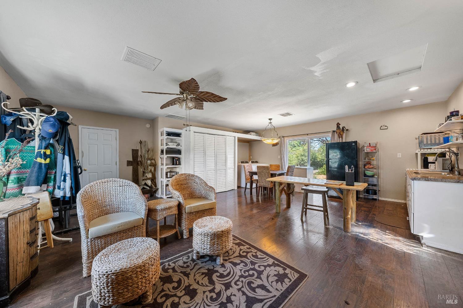 Detail Gallery Image 25 of 68 For 15000 Gray Pine Rd, Lower Lake,  CA 95457 - 1 Beds | 1 Baths