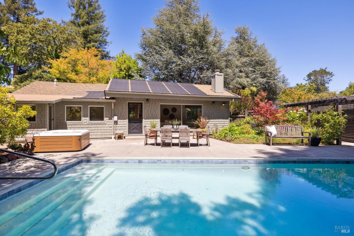 Detail Gallery Image 14 of 53 For 97 Florence Ave, San Anselmo,  CA 94960 - 2 Beds | 1/1 Baths