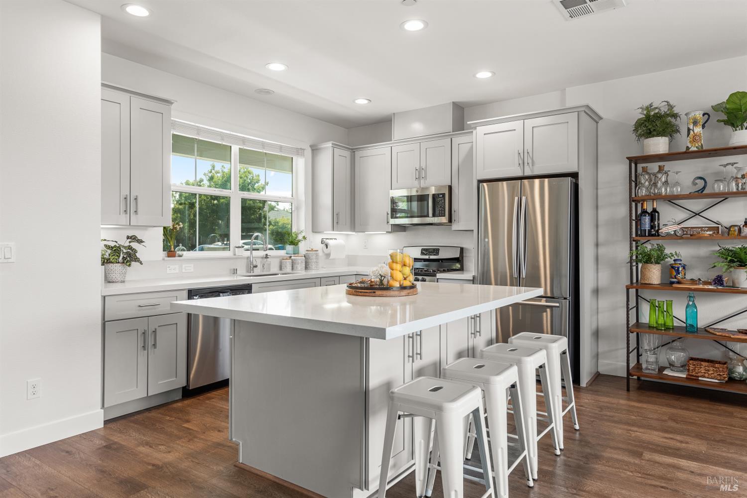 Detail Gallery Image 11 of 34 For 2976 Bay Village Ave, Santa Rosa,  CA 95403 - 3 Beds | 2/1 Baths