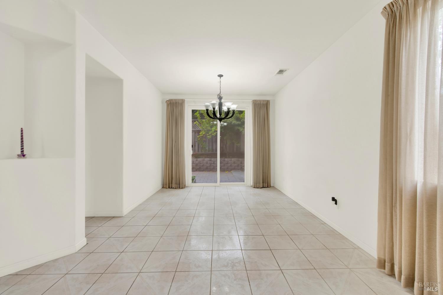 Detail Gallery Image 14 of 62 For 859 Liberty Dr, Napa,  CA 94559 - 4 Beds | 3 Baths