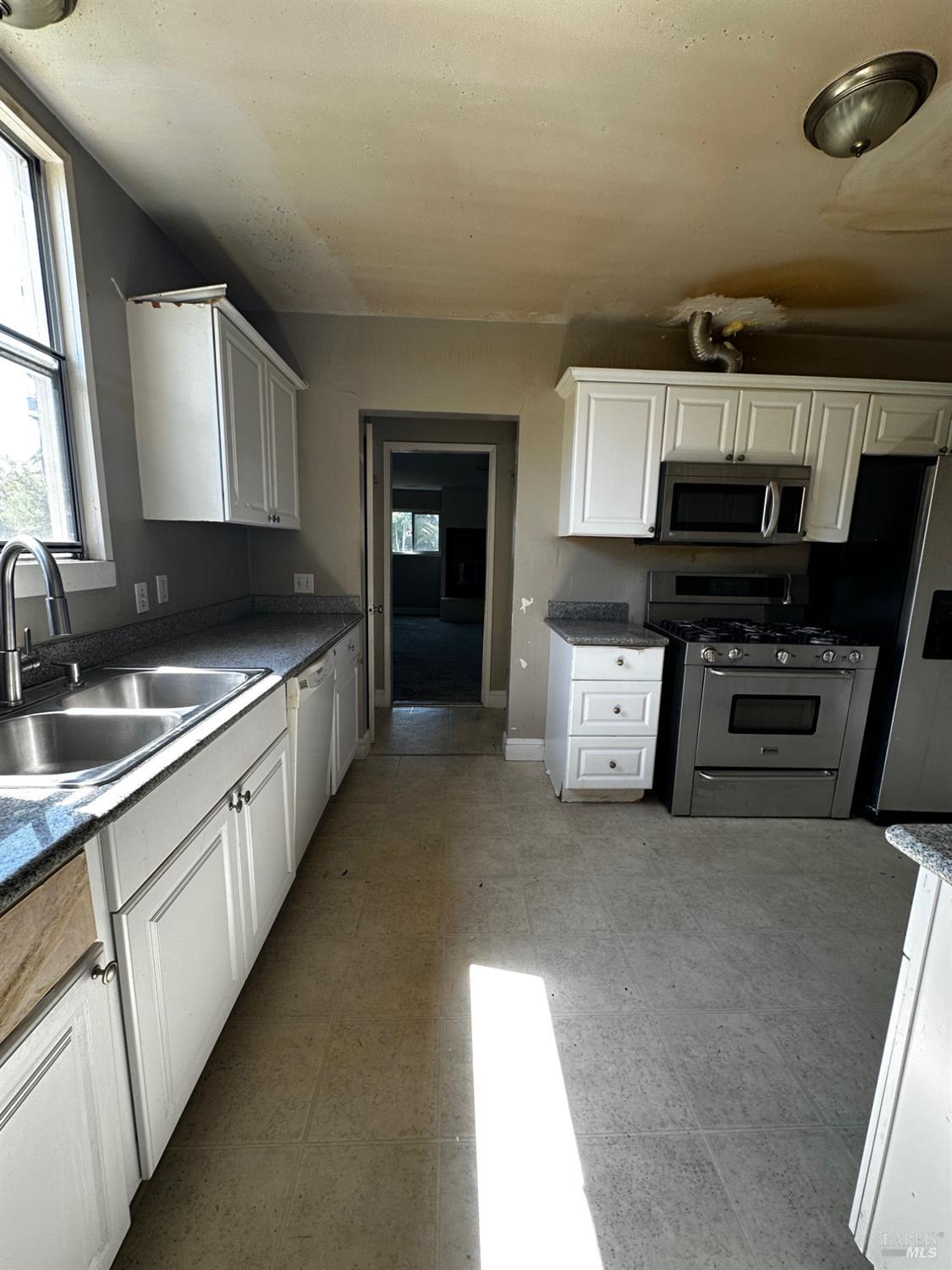 Detail Gallery Image 14 of 29 For 2015 Tennessee St, Vallejo,  CA 94590 - 4 Beds | 2 Baths