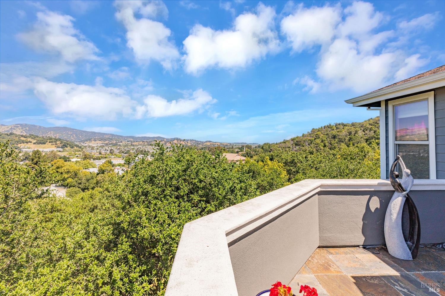 Detail Gallery Image 39 of 49 For 11 Edgehill Way, San Rafael,  CA 94903 - 4 Beds | 3/1 Baths