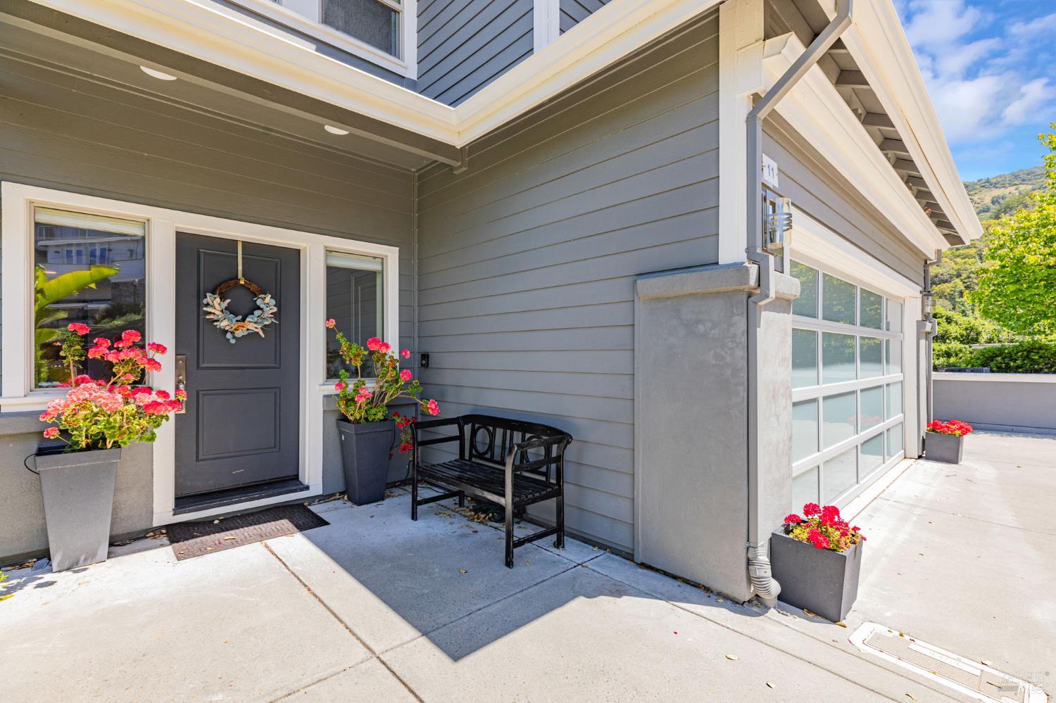 Detail Gallery Image 3 of 49 For 11 Edgehill Way, San Rafael,  CA 94903 - 4 Beds | 3/1 Baths
