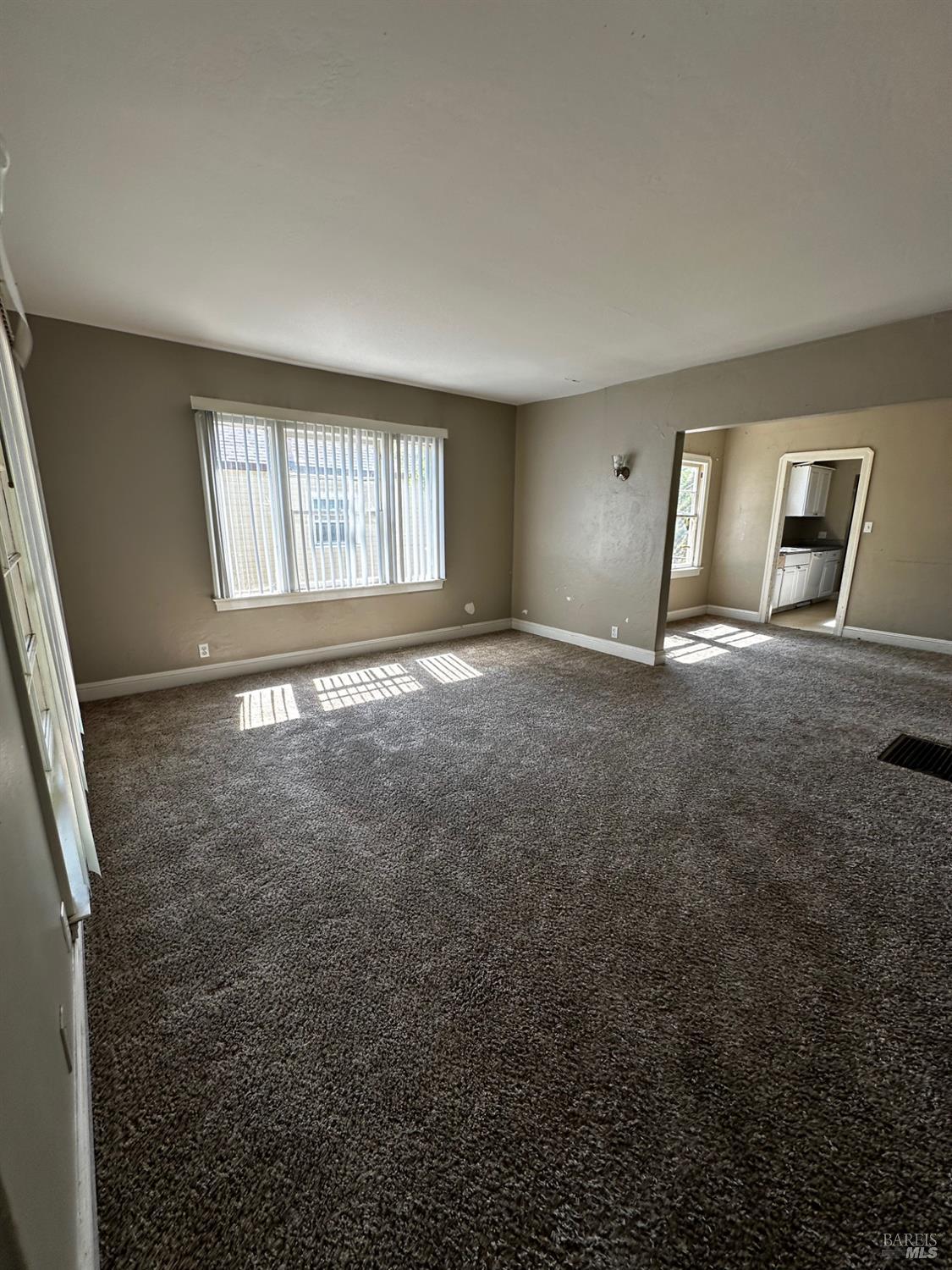 Detail Gallery Image 3 of 29 For 2015 Tennessee St, Vallejo,  CA 94590 - 4 Beds | 2 Baths