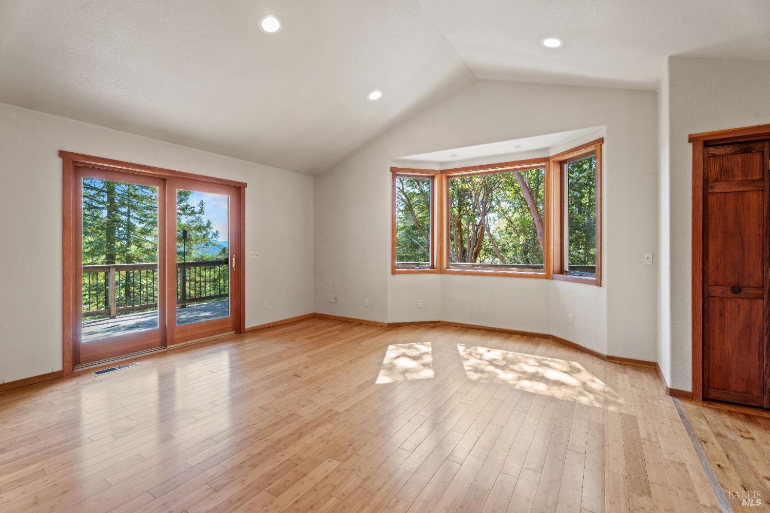 Detail Gallery Image 4 of 29 For 2030 Buckeye Dr, Willits,  CA 95490 - 3 Beds | 2 Baths