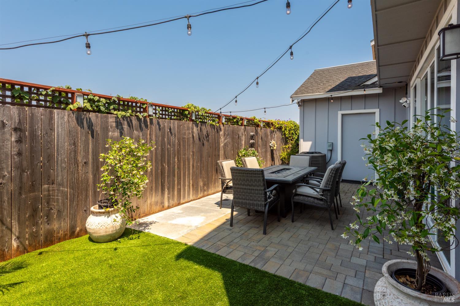 Detail Gallery Image 15 of 34 For 2976 Bay Village Ave, Santa Rosa,  CA 95403 - 3 Beds | 2/1 Baths