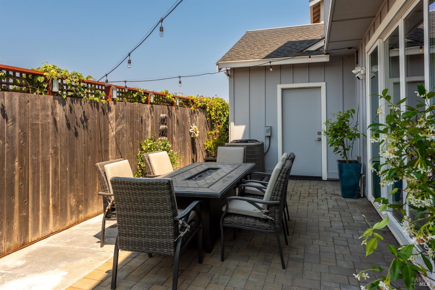 Detail Gallery Image 19 of 34 For 2976 Bay Village Ave, Santa Rosa,  CA 95403 - 3 Beds | 2/1 Baths