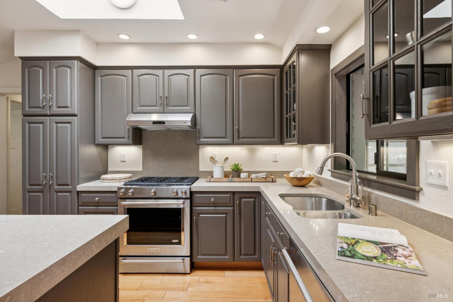 Detail Gallery Image 18 of 53 For 97 Florence Ave, San Anselmo,  CA 94960 - 2 Beds | 1/1 Baths